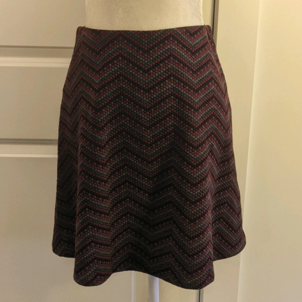 3/$33 - NWT Gray Burgundy Black Pattern Ann Taylor Skirt - Picture 2 of 6